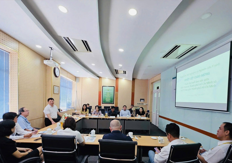 Hội tế bào gốc tp.hcm tổ Chức Buổi Tham Quan và làm Việc tại Trung tâm xét Nghiệm và Nghiên cứu y Sinh_thumb